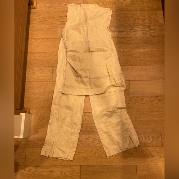 Zara cream set - pants and top
Only worn once - Picture 5 of 7